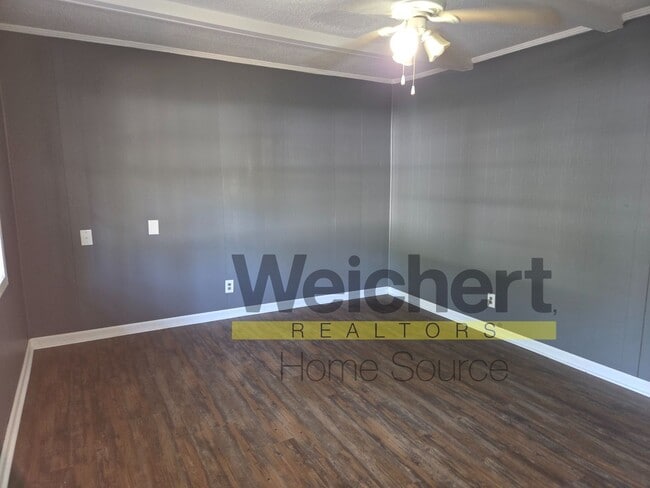 Building Photo - Freshly Updated 3-Bedroom on a Quiet Street