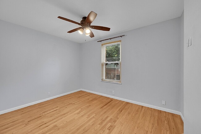 Building Photo - $2,295.00 - 3 Bedrooms, 1.5 Bathroom, Town...