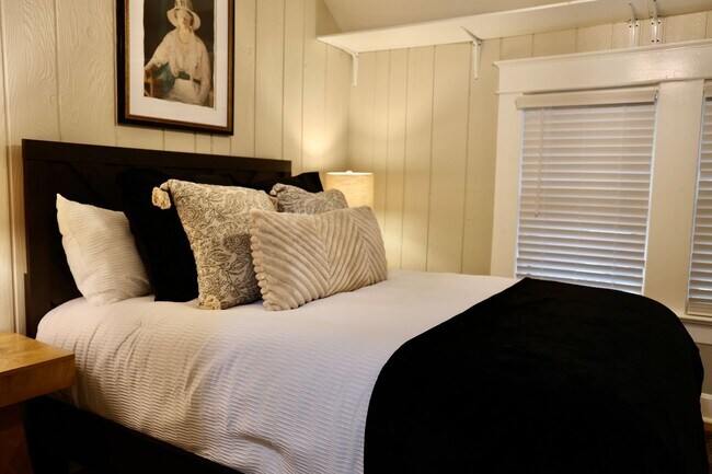 Building Photo - Stunning Historic Estate + In Ground Pool + Private Carriage House + Chef's Kitchen + Two Car Garage