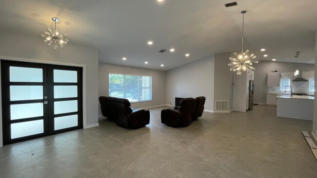 Building Photo - 17548 32nd Ln N