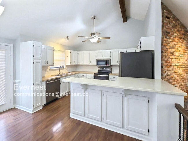 Building Photo - 14902 W 149th St