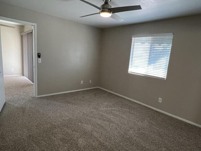 Building Photo - 7570 W Flamingo Rd