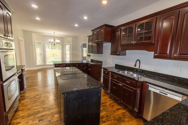 Building Photo - 906 Monarch Cir