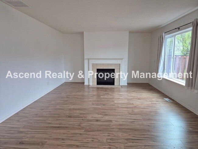 Building Photo - Bethany 3 Bed + Office on Main Fenced Back Yard w/Deck 2 Car Attached Garage Available Now!