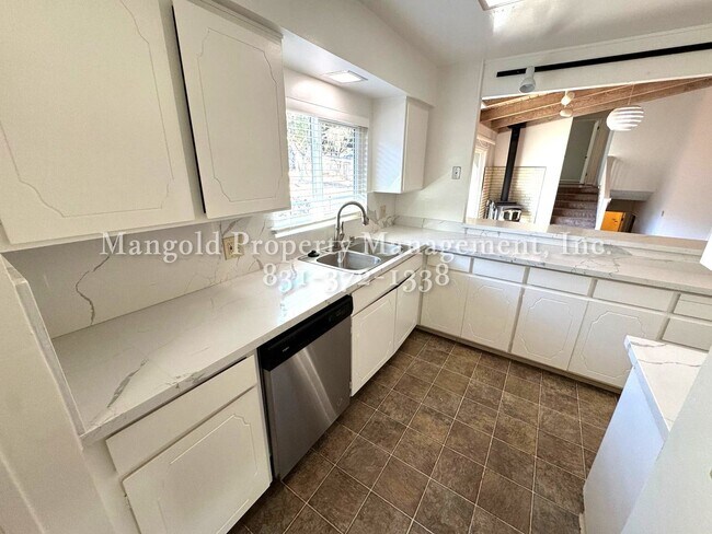 Building Photo - Great Home Located in Monterey Neighborhoo...