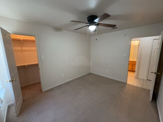 Building Photo - 1302 Nicholas Cir