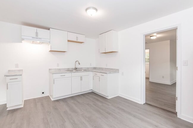 Building Photo - Completely Remodeled One Bedroom Home!