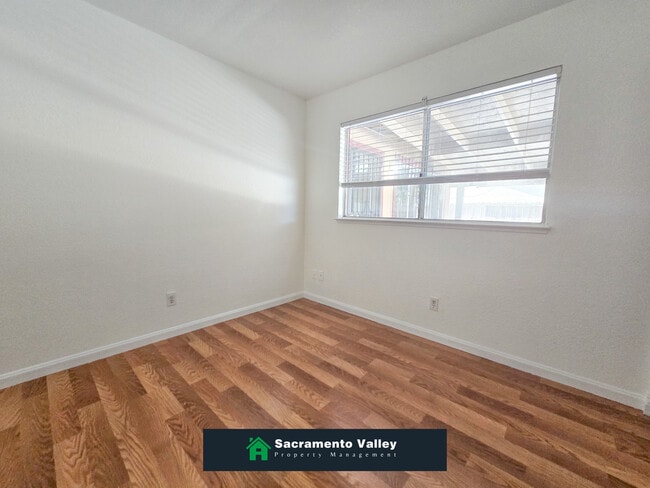 Building Photo - 8440 Sierra Sunset Dr