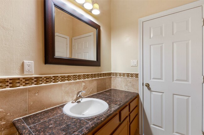 Building Photo - 457 Mariners Dr