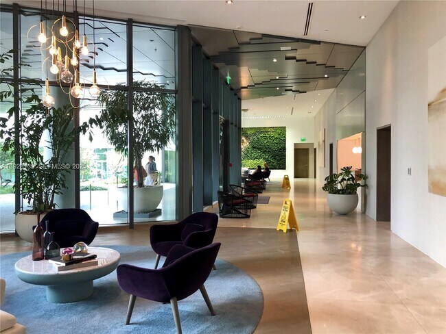 Building Photo - 650 NE 32nd St