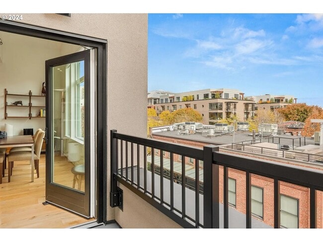 Building Photo - 618 NW 12th Ave