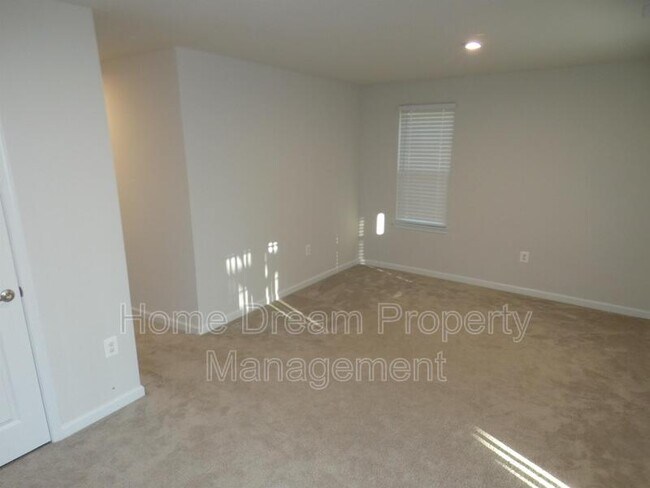 Building Photo - 6304 Crittenden Ln