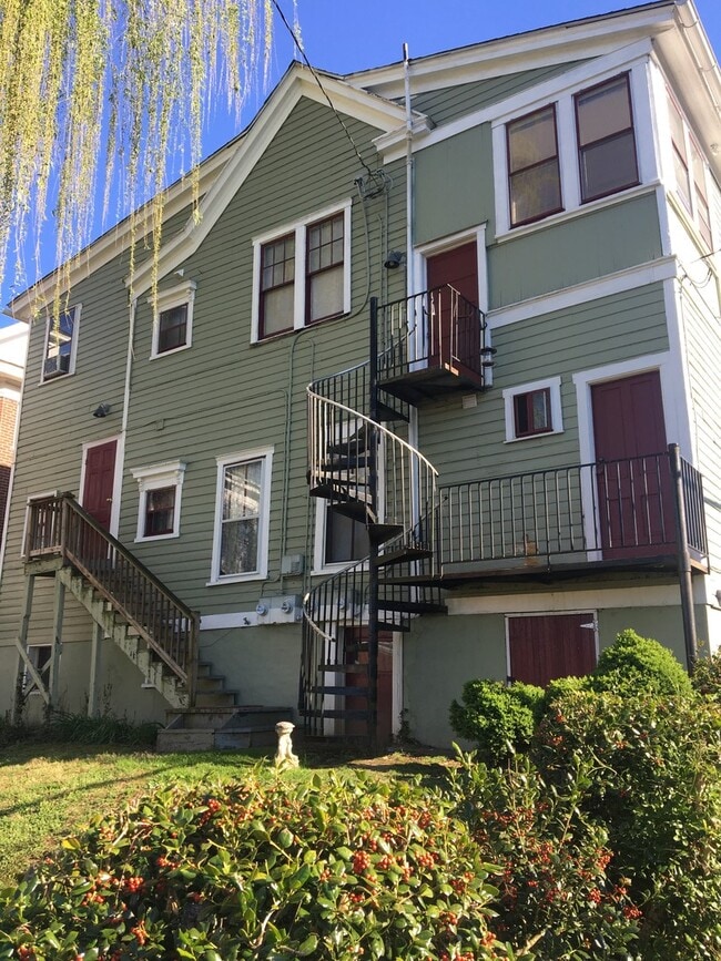 Building Photo - 379 Walnut Ave SW