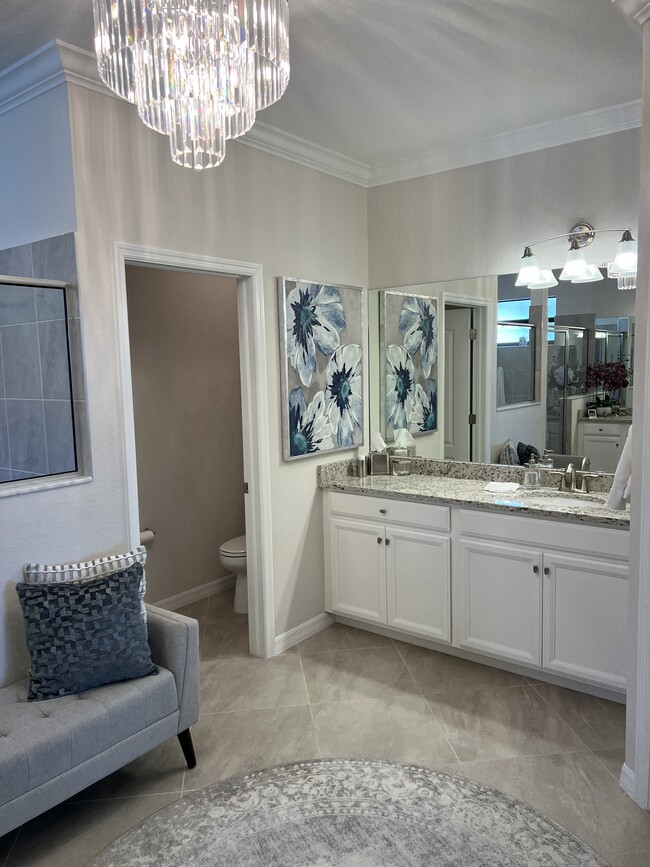 Master Bathroom w/ Water Closet - 17576 Kinzie Ln