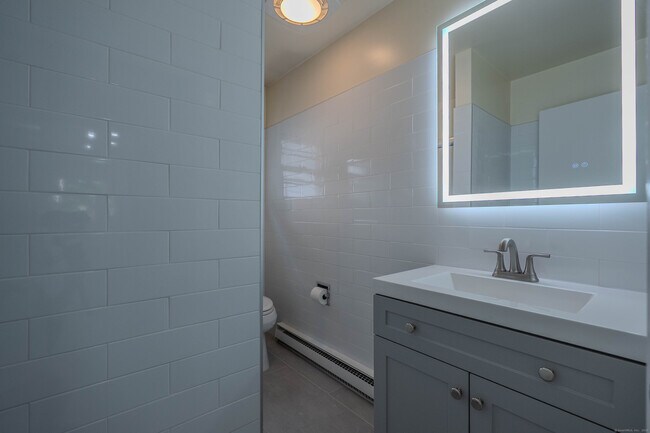 Building Photo - 16 Oenoke Pl
