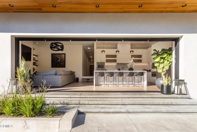 Building Photo - 620 Houseman St