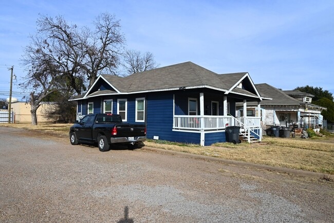 Building Photo - 1908 10th St