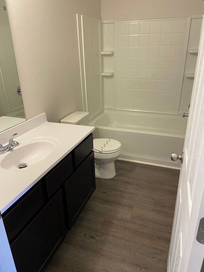 Building Photo - *Pre-leasing* Three Bedroom | Two Bath Dup...