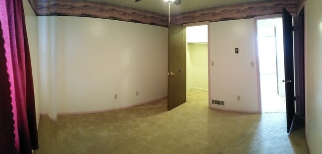 Building Photo - 3 Bed, 1 Bath Home on Corner Lot with Nice...
