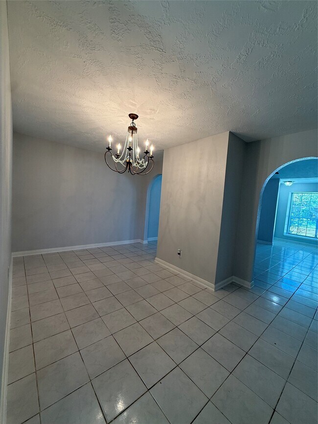 Building Photo - 9503 Homeland Dr