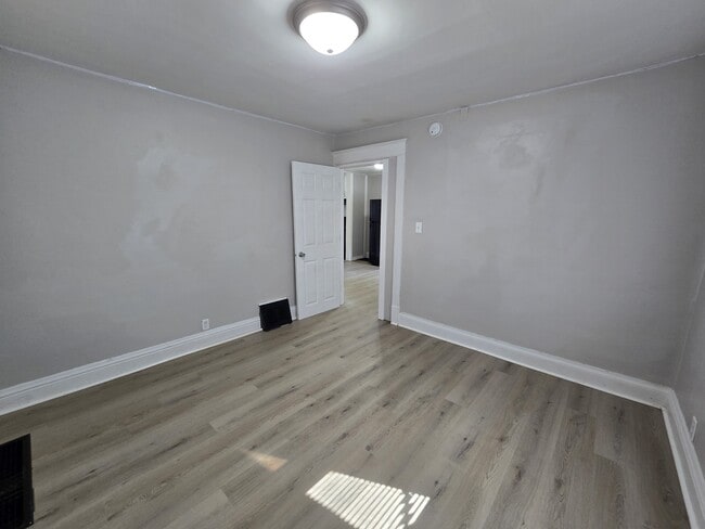 Building Photo - 518 Kern St