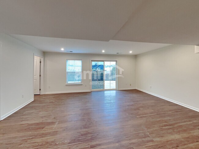 Building Photo - 653 Hamilton Park Dr