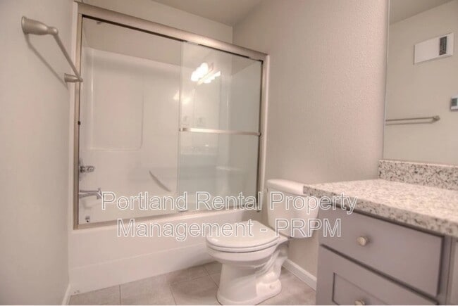 Building Photo - 607 NE 92nd Ave