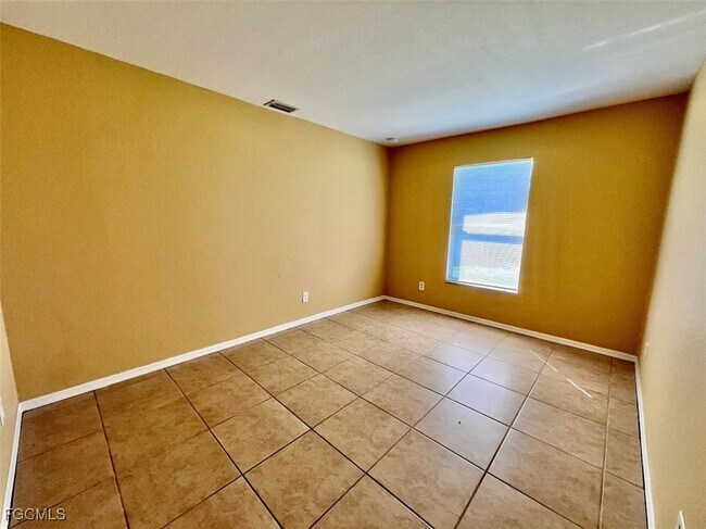 Building Photo - 1104 Bermar St