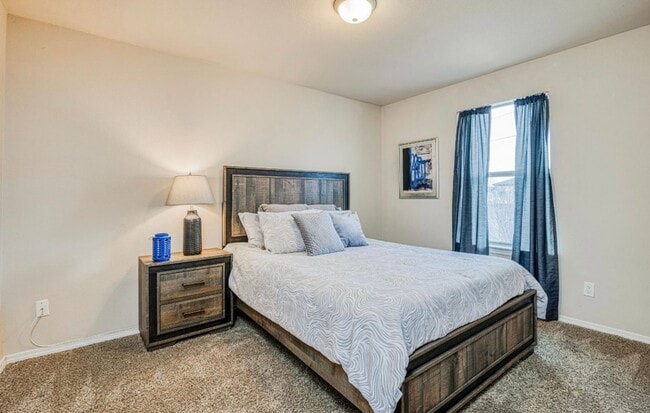 Building Photo - Westside area for Short or Long Term Rental (Completely Furnished) Beautiful 3 bed/2.5 baths plus...