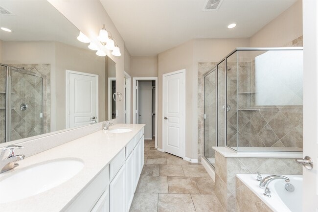 Building Photo - 5302 Silver Ledge Dr