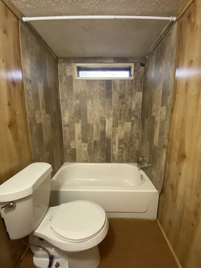 Building Photo - Mill Creek Properties