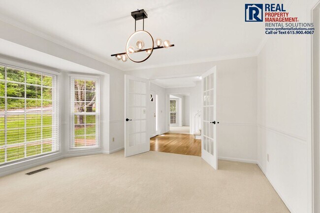 Building Photo - Beautiful Brentwood 3 BD home with attache...