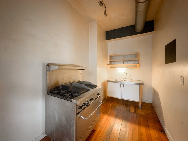 Building Photo - 723 W Wrightwood Ave