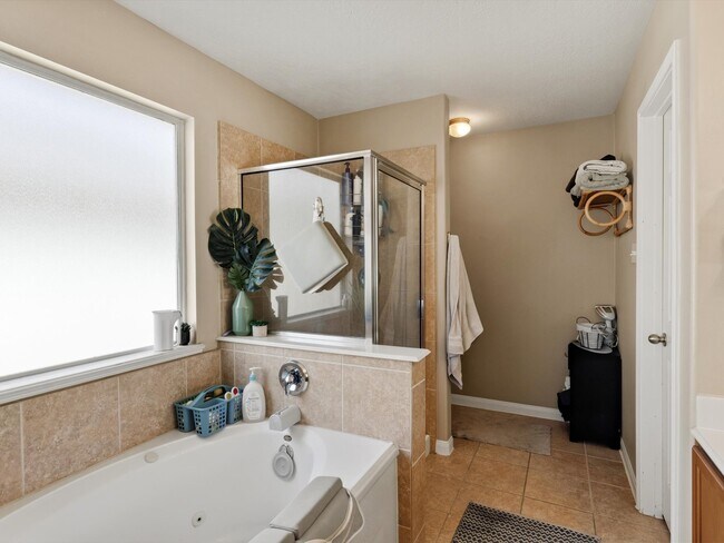 Building Photo - 15811 Sarasam Creek Ct