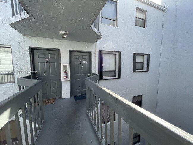 Building Photo - 1720 N Congress Ave