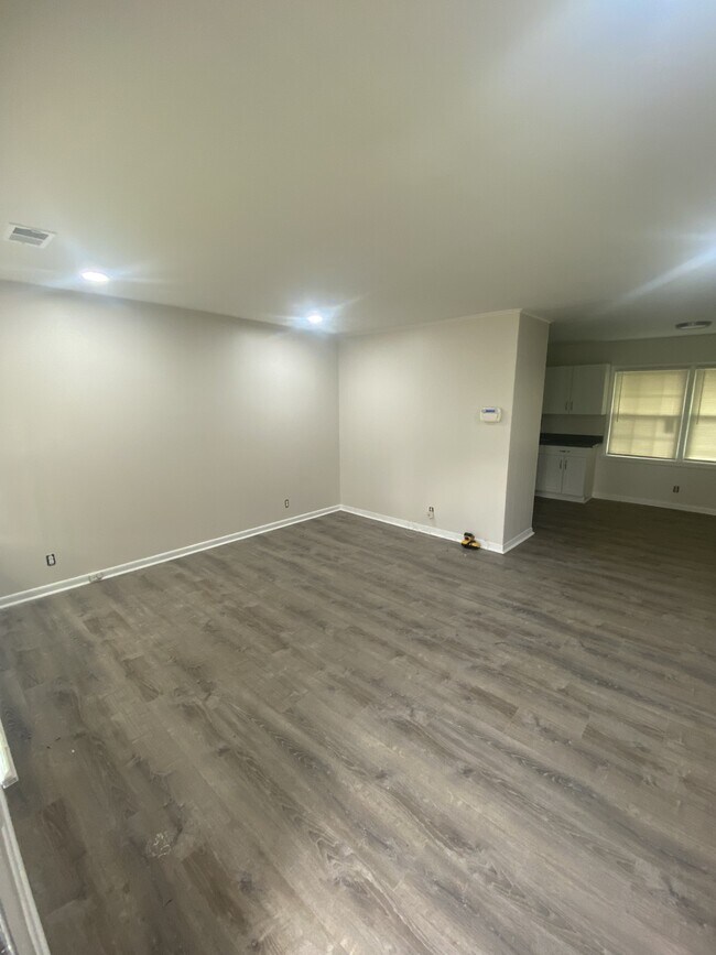 Building Photo - 4910 Red Oak Ln