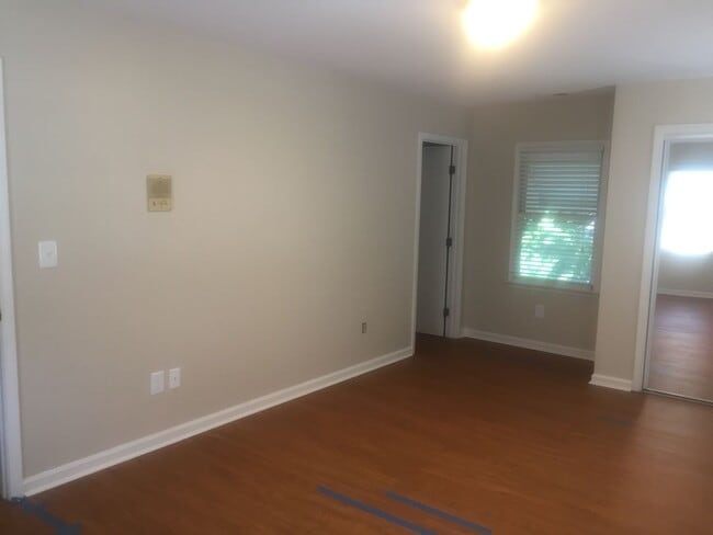 Building Photo - 5 Bedroom 3.5 Bath Brick home in Downtown ...