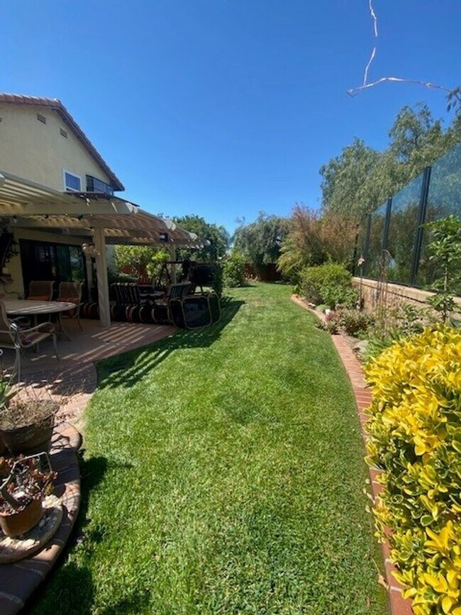 Building Photo - Large 3 bedroom home in quiet cul-de-sac with large backyard - Pets allowed