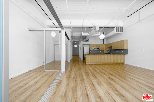 Building Photo - 1130 Flower St