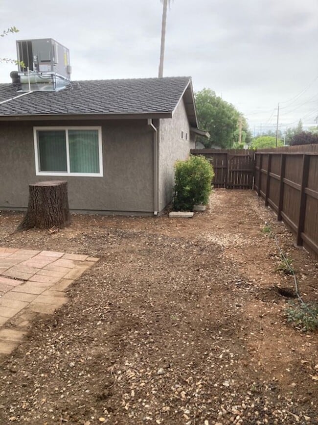 Building Photo - Newly Updated 3 Bdrm 2 Bath House Near Schools and Shopping, Corner of Shasta Pines and Mistletoe