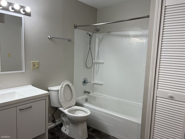 Building Photo - 3 br, 1 bath House - 1725 S Saint Clair Ave