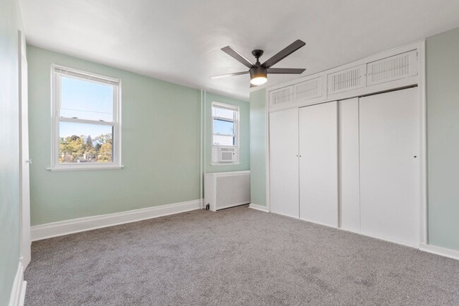 Building Photo - Bright 2 Bedroom Apartment in Duquesne Heights – Minutes from Mount Washington Overlook!