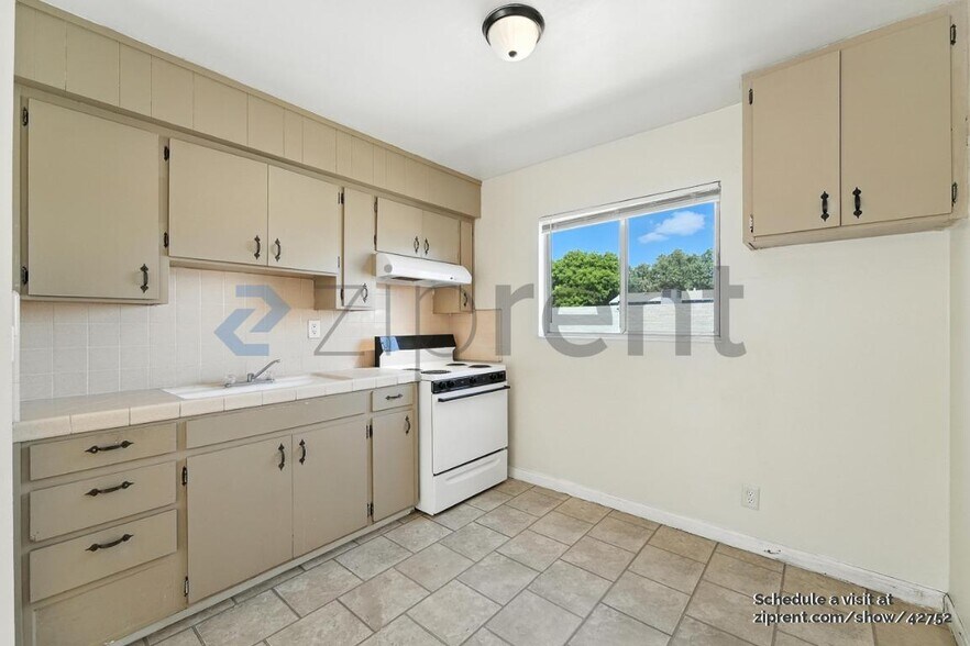 Building Photo - 132 W 18th St