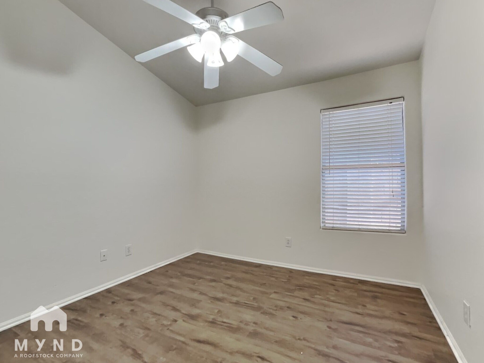 Building Photo - 542 N 169th Ave