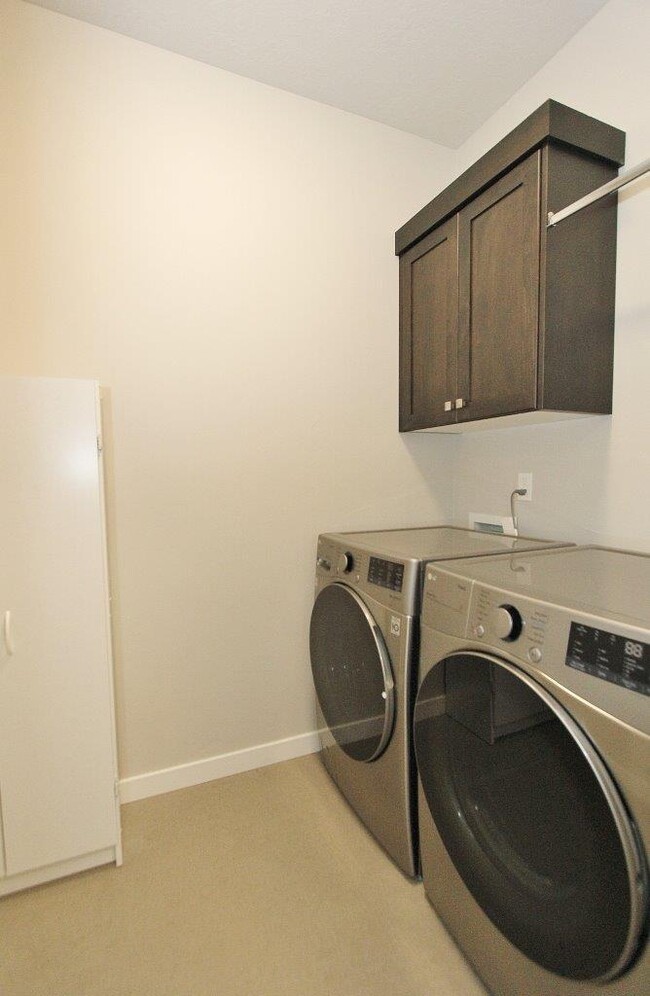 Building Photo - 2174 E Mendota Dr