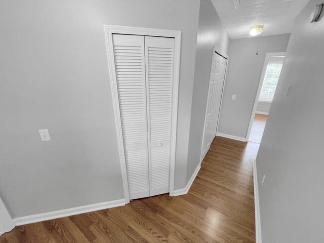 Building Photo - 1926 Leacroft Ct