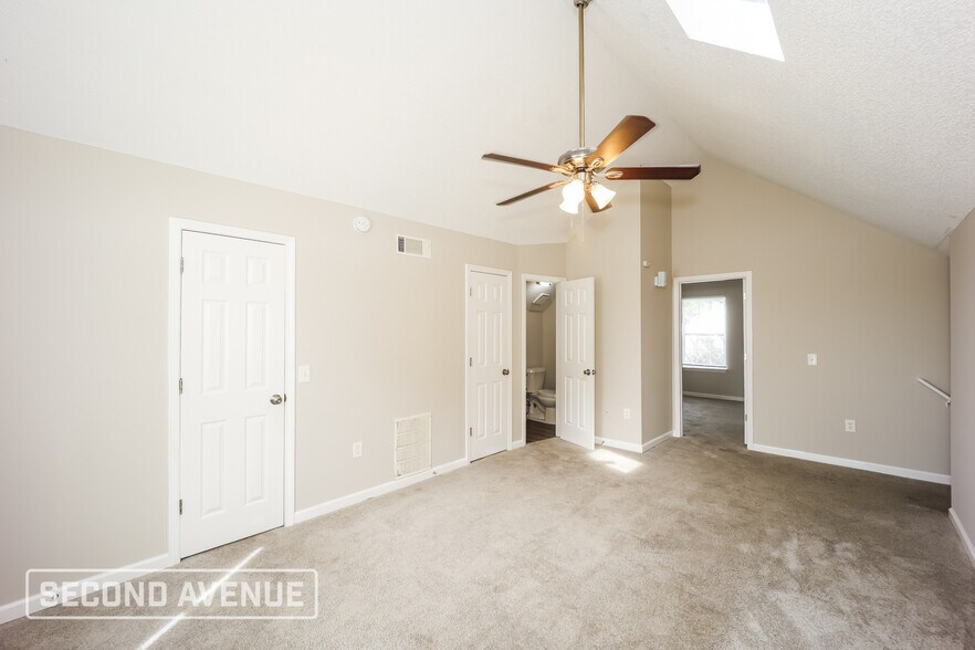 Building Photo - 2370 Iron Horse Dr