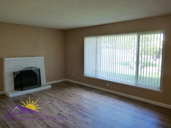 Building Photo - 3 Bed 2 Bath 1,317sqft Citrus Heights Home in Wildwood Estates