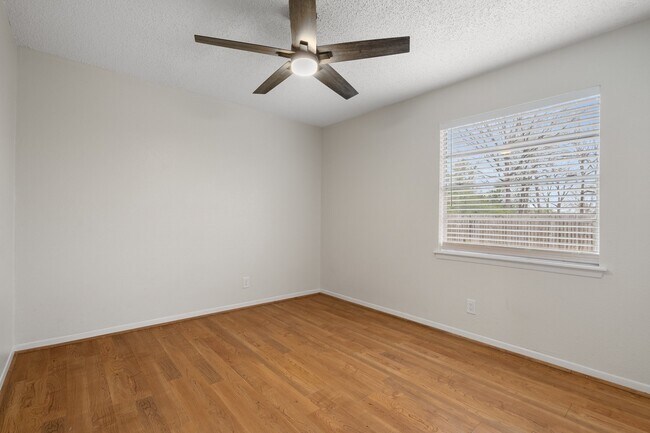 Building Photo - 16222 Barbara Ln