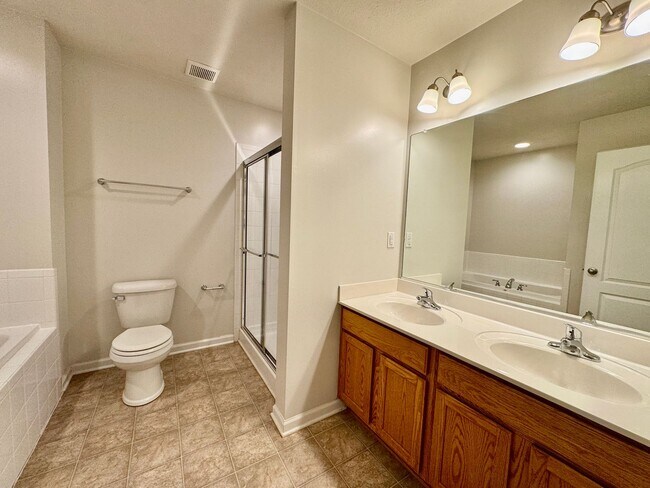 Building Photo - 3 Bed/ 2.5 Bath Townhome close to the interstate - Available 06/08/2026